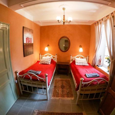 Hotel Chez Les Amis Saint-Nazaire-de-Ladarez Esterno foto