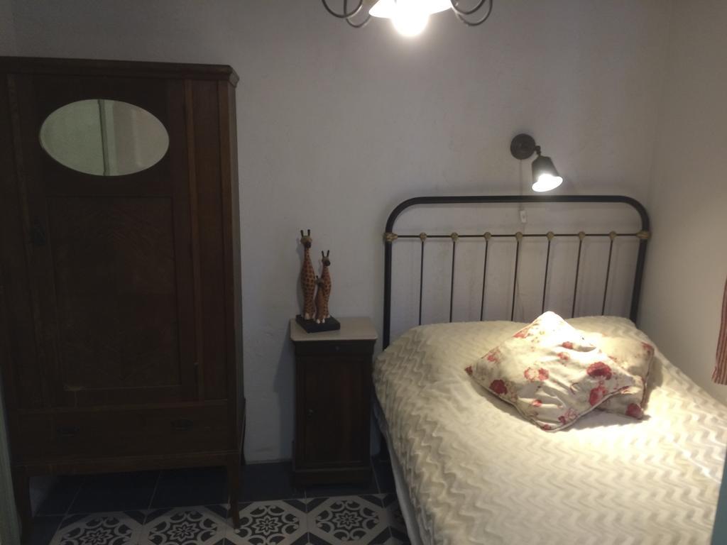 Hotel Chez Les Amis Saint-Nazaire-de-Ladarez Esterno foto