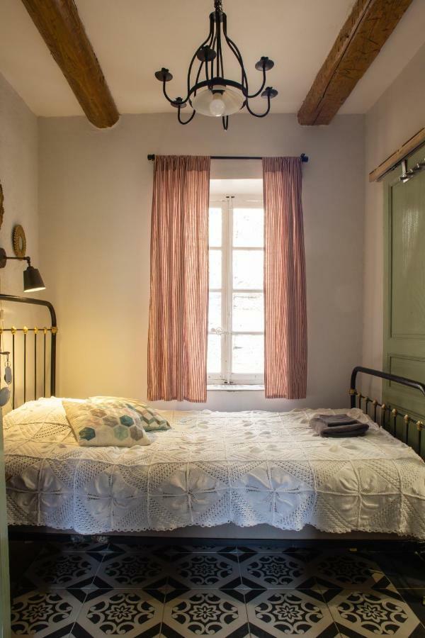 Hotel Chez Les Amis Saint-Nazaire-de-Ladarez Esterno foto