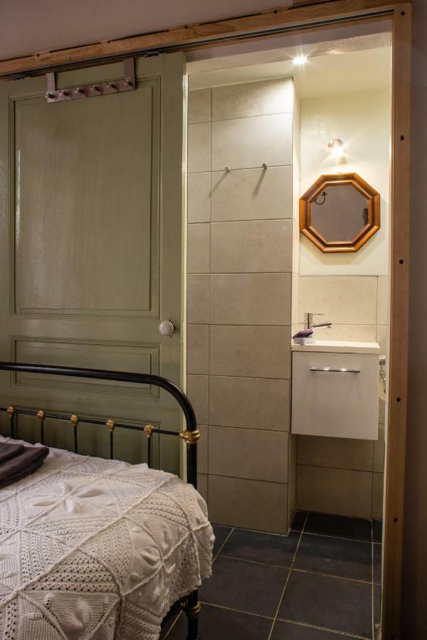 Hotel Chez Les Amis Saint-Nazaire-de-Ladarez Esterno foto