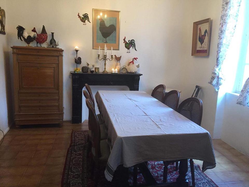 Hotel Chez Les Amis Saint-Nazaire-de-Ladarez Esterno foto