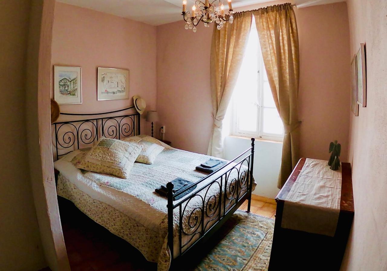Hotel Chez Les Amis Saint-Nazaire-de-Ladarez Esterno foto