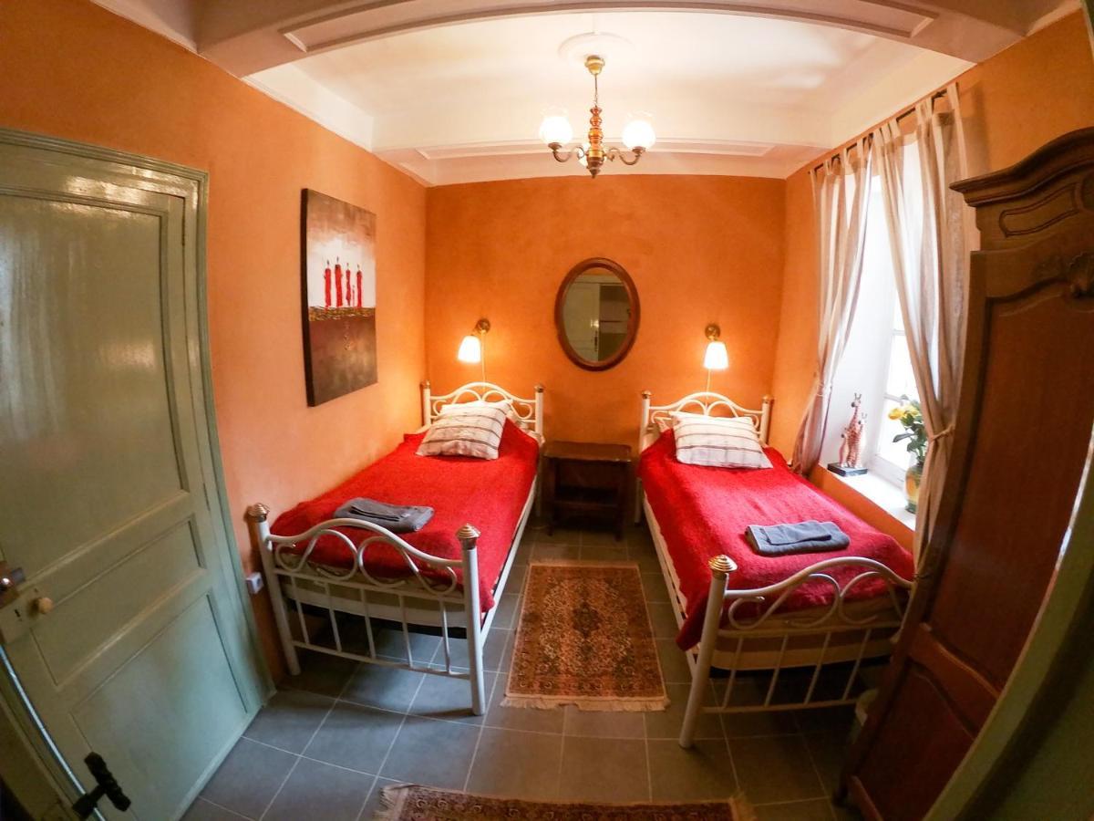 Hotel Chez Les Amis Saint-Nazaire-de-Ladarez Esterno foto
